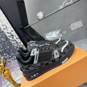 「#117」LOUIS VUITTON Trainer