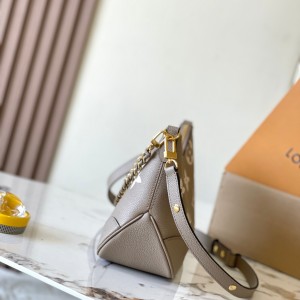 「#11693」Louis Vuitton bags