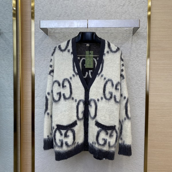 「#8676」Gucci Sweater; Cardigan