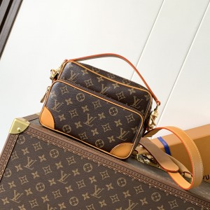 「#20067」Louis Vuitton Bags; Chip  M14026 ( 25.0 x 15.0 x 11.0 cm
