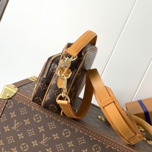 「#20067」Louis Vuitton Bags; Chip  M14026 ( 25.0 x 15.0 x 11.0 cm