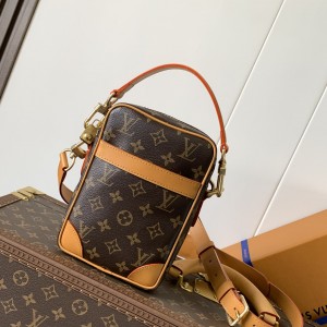 「#20070」Louis Vuitton Bags; Chip  M14013 ( 16.0 x 21.0 x 6.0 cm