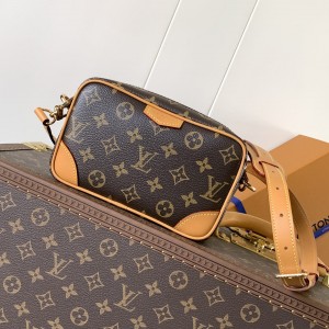 「#20072」Louis Vuitton Bags; Chip  M14058 ( 20.0 x 13.0 x 6.5 cm
