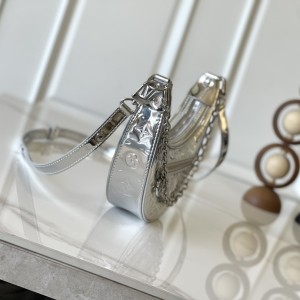 「#20160」Louis Vuitton Bags; Chip M11833 ( 23.0 x 13.0 x 6.0 cm