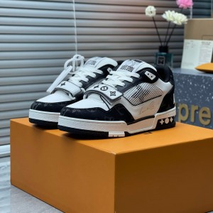 「#132」LOUIS VUITTON Trainer