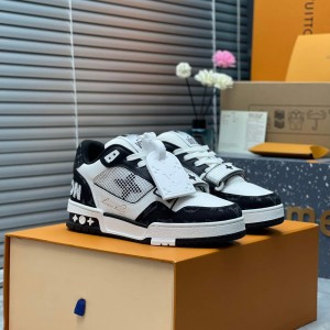 「#132」LOUIS VUITTON Trainer